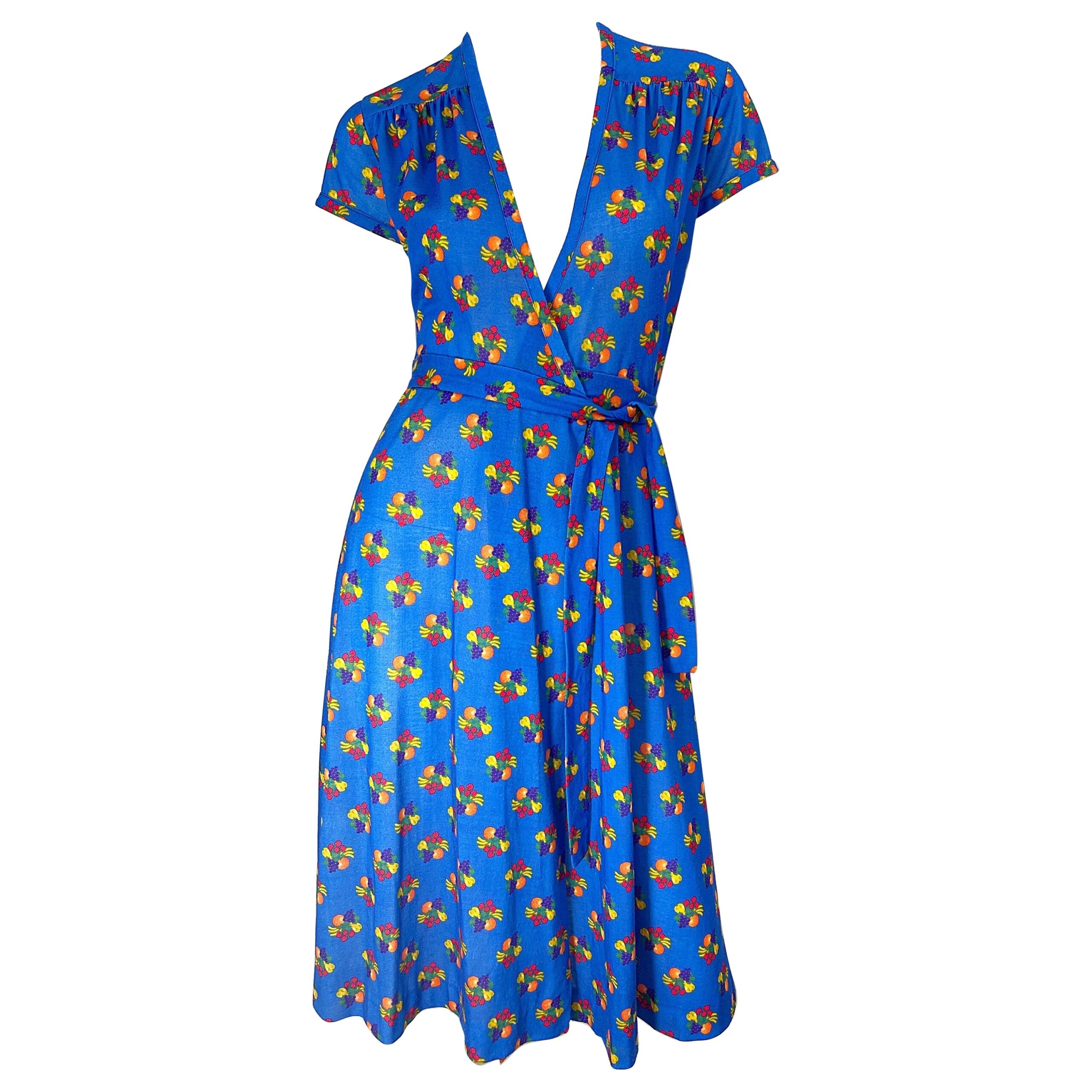 1970s Novelty Fruit Print Blue Multi Colour Vintage 70s Stylish V Neck 