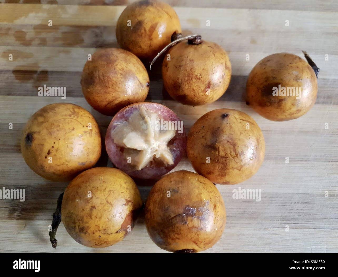 Agbalumo Alasa Or Udara African Star Apple African Cherry