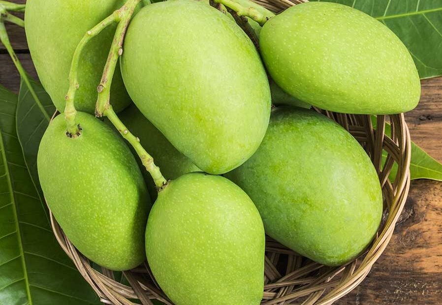 6 Amazing Health Reasons To Eat Raw Mango Every Day