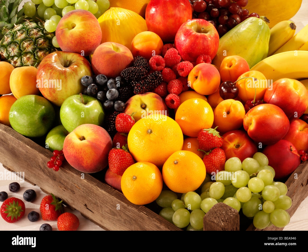 BOX OF FRESH MIXED FRUIT Stock Photo Alamy